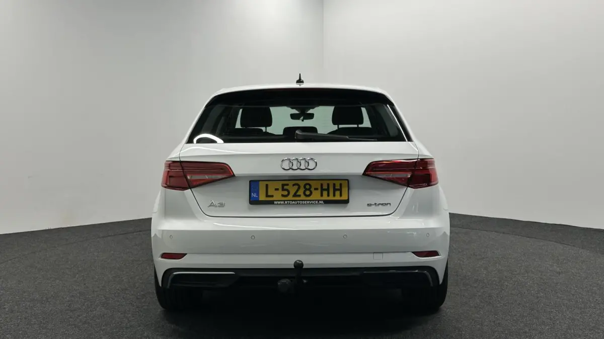 1.4 e-tron NAVI TREKHAAK ECC CRUISE LM 96000 KM.