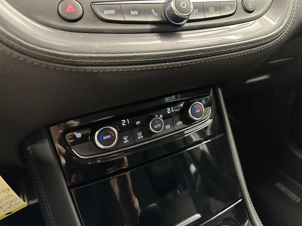 1.2 Turbo Innovation CAMERA NAVI LM CARPLAY ECC CRUISE.