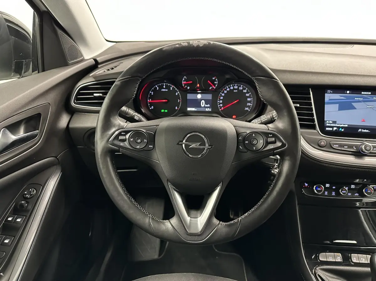 1.2 Turbo Innovation CAMERA NAVI LM CARPLAY ECC CRUISE.