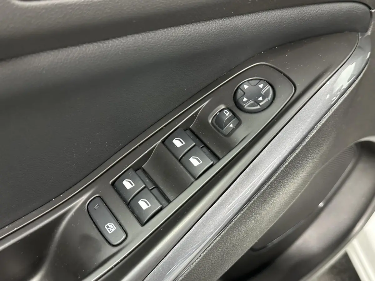 1.2 Turbo Innovation CAMERA NAVI LM CARPLAY ECC CRUISE.
