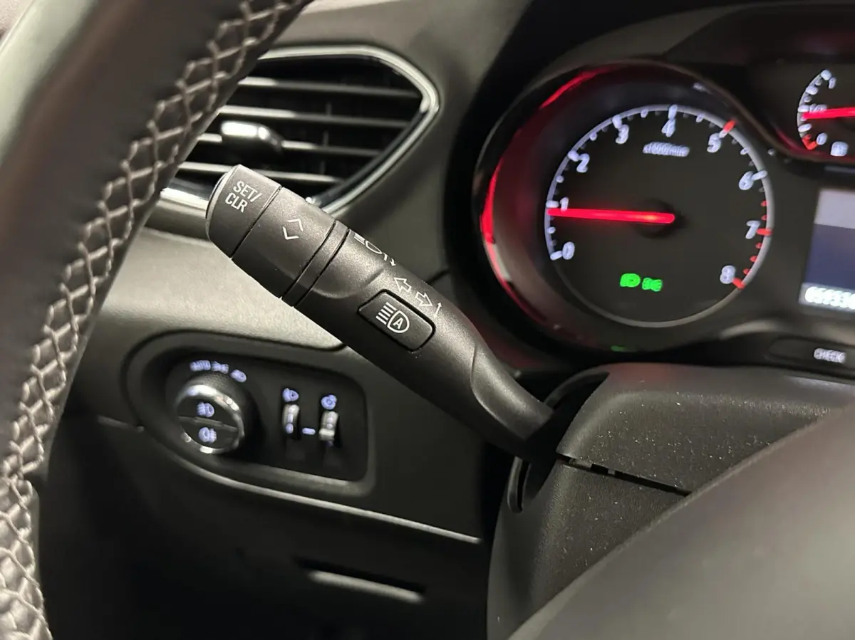 1.2 Turbo Innovation CAMERA NAVI LM CARPLAY ECC CRUISE.