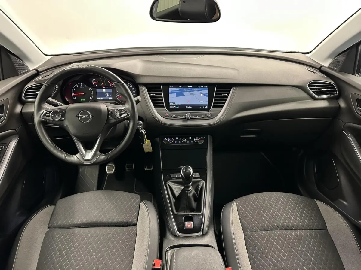 1.2 Turbo Innovation CAMERA NAVI LM CARPLAY ECC CRUISE.