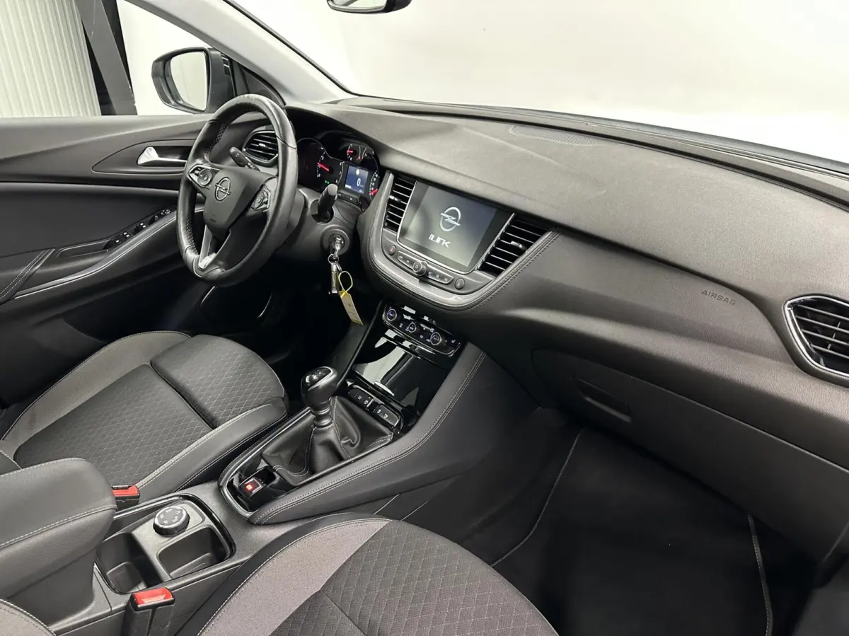 1.2 Turbo Innovation CAMERA NAVI LM CARPLAY ECC CRUISE.