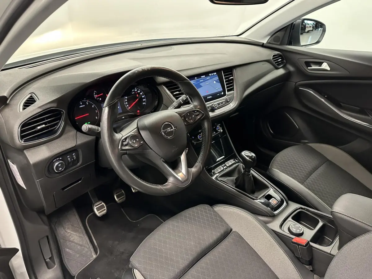 1.2 Turbo Innovation CAMERA NAVI LM CARPLAY ECC CRUISE.