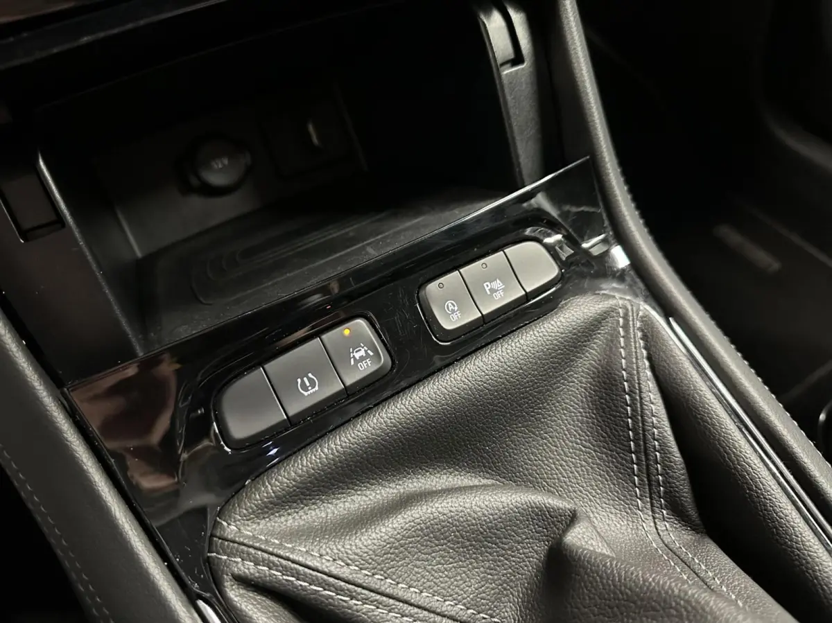 1.2 Turbo Innovation CAMERA NAVI LM CARPLAY ECC CRUISE.