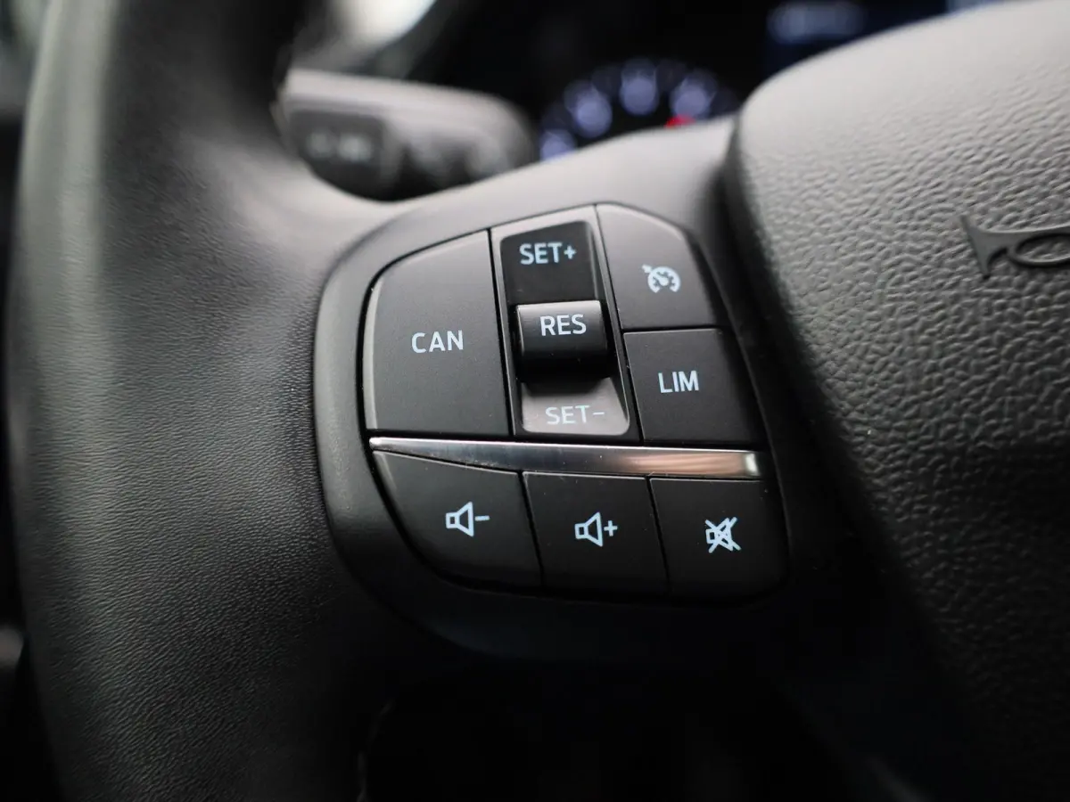 1.0 EcoBoost Titanium | Navigatie | Stoel/Stuur verwarming | Climate control | Bluetooth | DAB | Cruise Control | Airco | Parkeersensoren | Lichtmetalen Velgen |