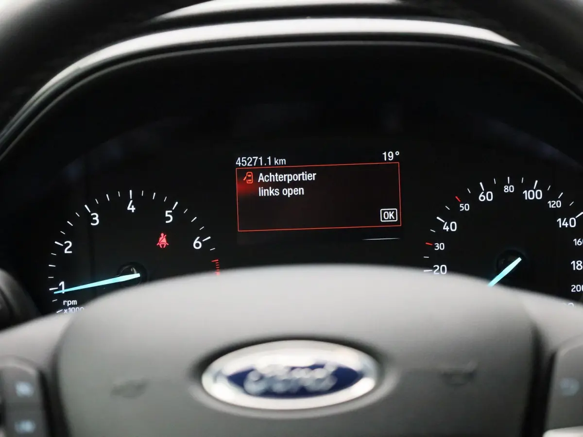 1.0 EcoBoost Titanium | Navigatie | Stoel/Stuur verwarming | Climate control | Bluetooth | DAB | Cruise Control | Airco | Parkeersensoren | Lichtmetalen Velgen |