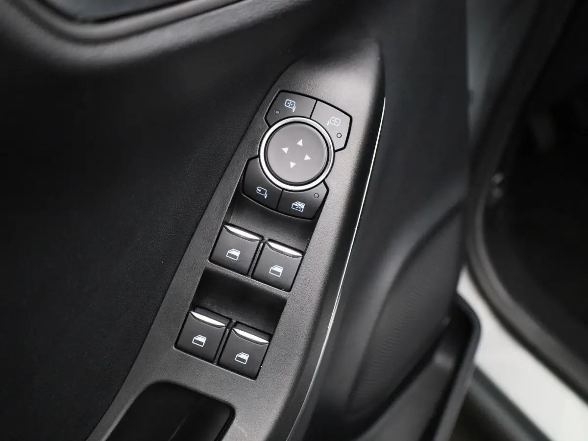 1.0 EcoBoost Titanium | Navigatie | Stoel/Stuur verwarming | Climate control | Bluetooth | DAB | Cruise Control | Airco | Parkeersensoren | Lichtmetalen Velgen |