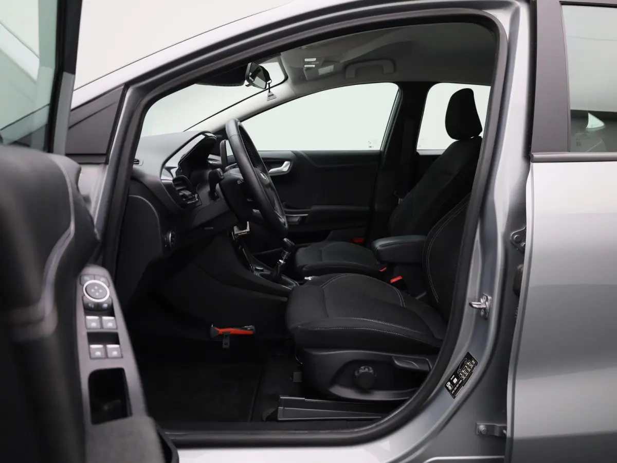 1.0 EcoBoost Titanium | Navigatie | Stoel/Stuur verwarming | Climate control | Bluetooth | DAB | Cruise Control | Airco | Parkeersensoren | Lichtmetalen Velgen |