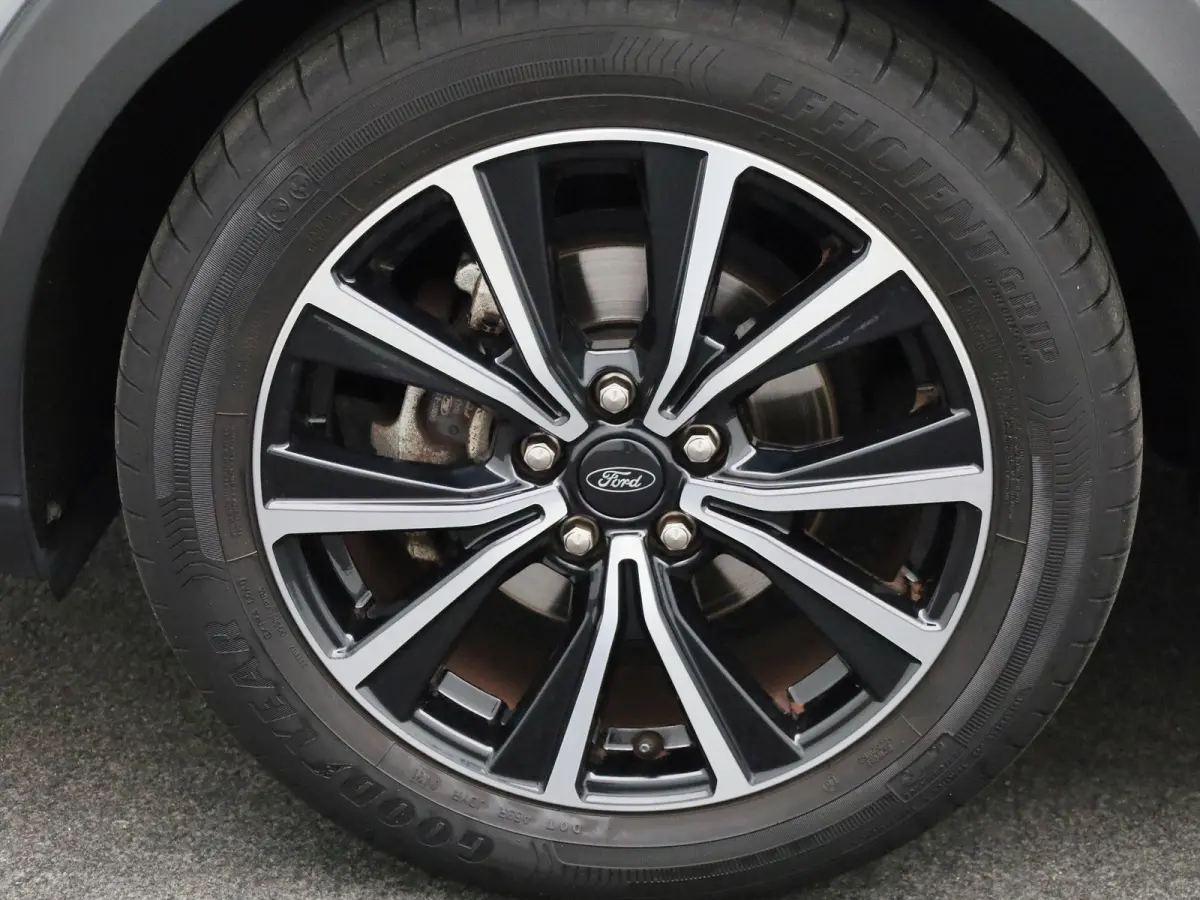 1.0 EcoBoost Titanium | Navigatie | Stoel/Stuur verwarming | Climate control | Bluetooth | DAB | Cruise Control | Airco | Parkeersensoren | Lichtmetalen Velgen |