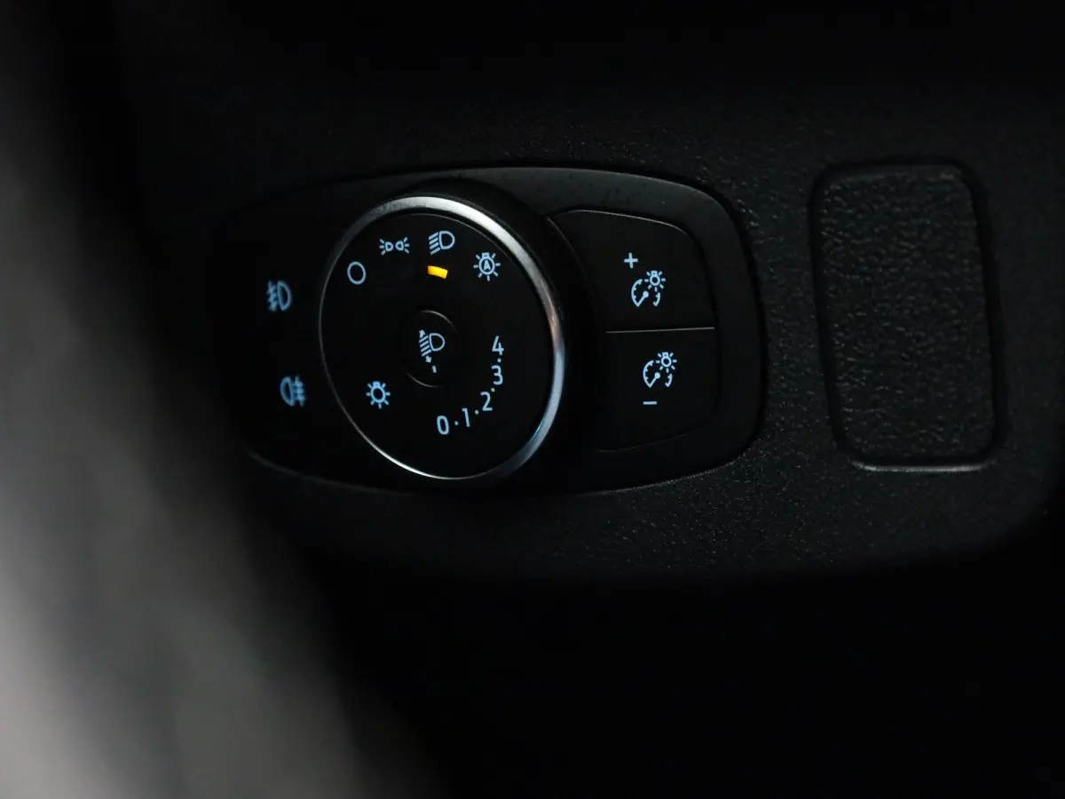 1.0 EcoBoost Titanium | Navigatie | Stoel/Stuur verwarming | Climate control | Bluetooth | DAB | Cruise Control | Airco | Parkeersensoren | Lichtmetalen Velgen |