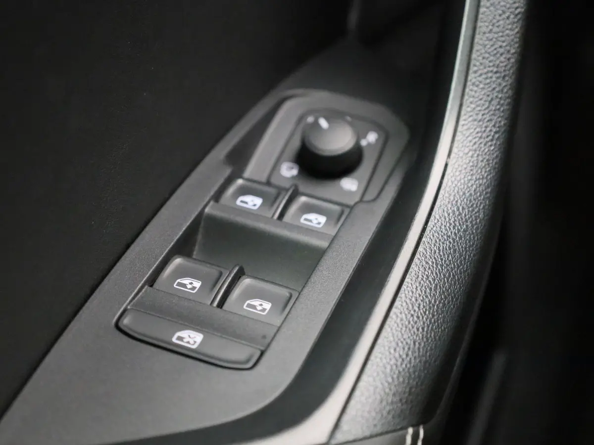 1.5 TSI Style | Automaat | Trekhaak | Navigatie | Apple Carplay / Android Auto | Stoel Verwarming | Memory Seats | Stuur verwarming | DAB | Camera | Cruise Control | Lichtmetalen Velgen |