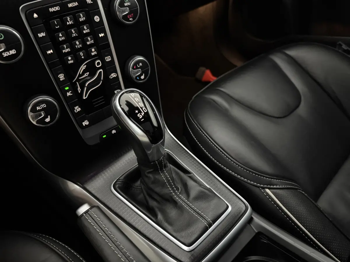 2.0 T4 Business Sport R-Design 191PK | Pano | Virtual | Camera | Cruise | Navi | Clima | LED | Parkeersens.