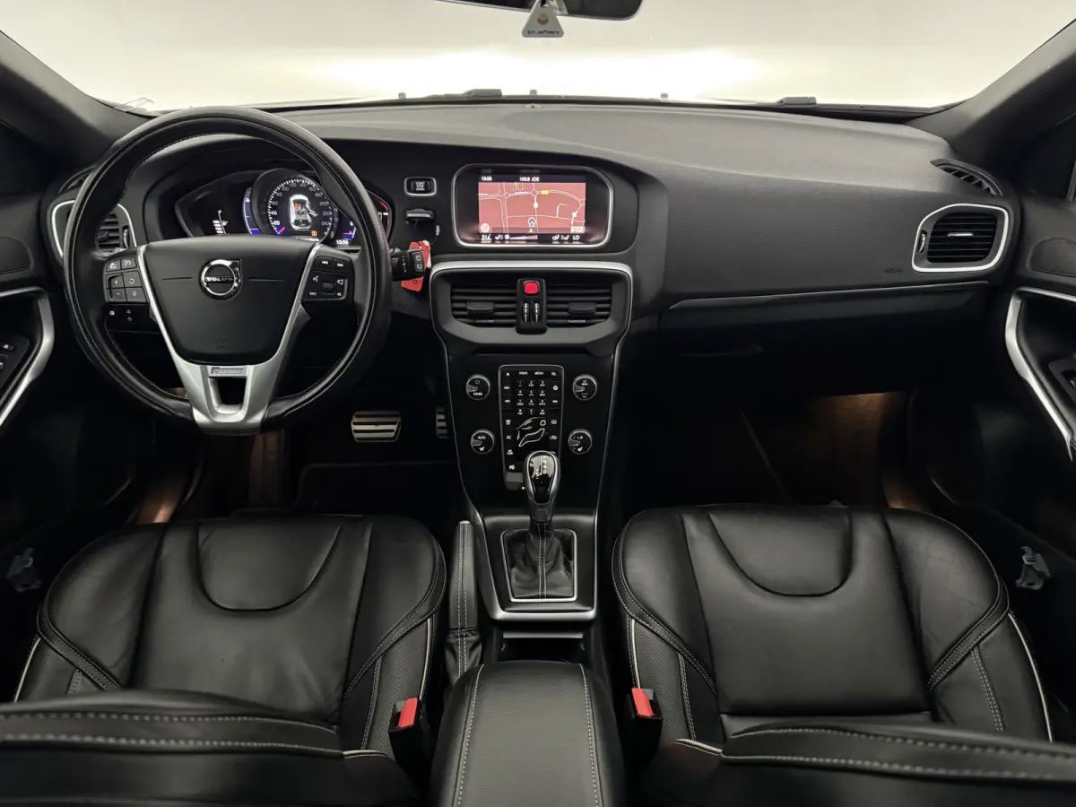 2.0 T4 Business Sport R-Design 191PK | Pano | Virtual | Camera | Cruise | Navi | Clima | LED | Parkeersens.