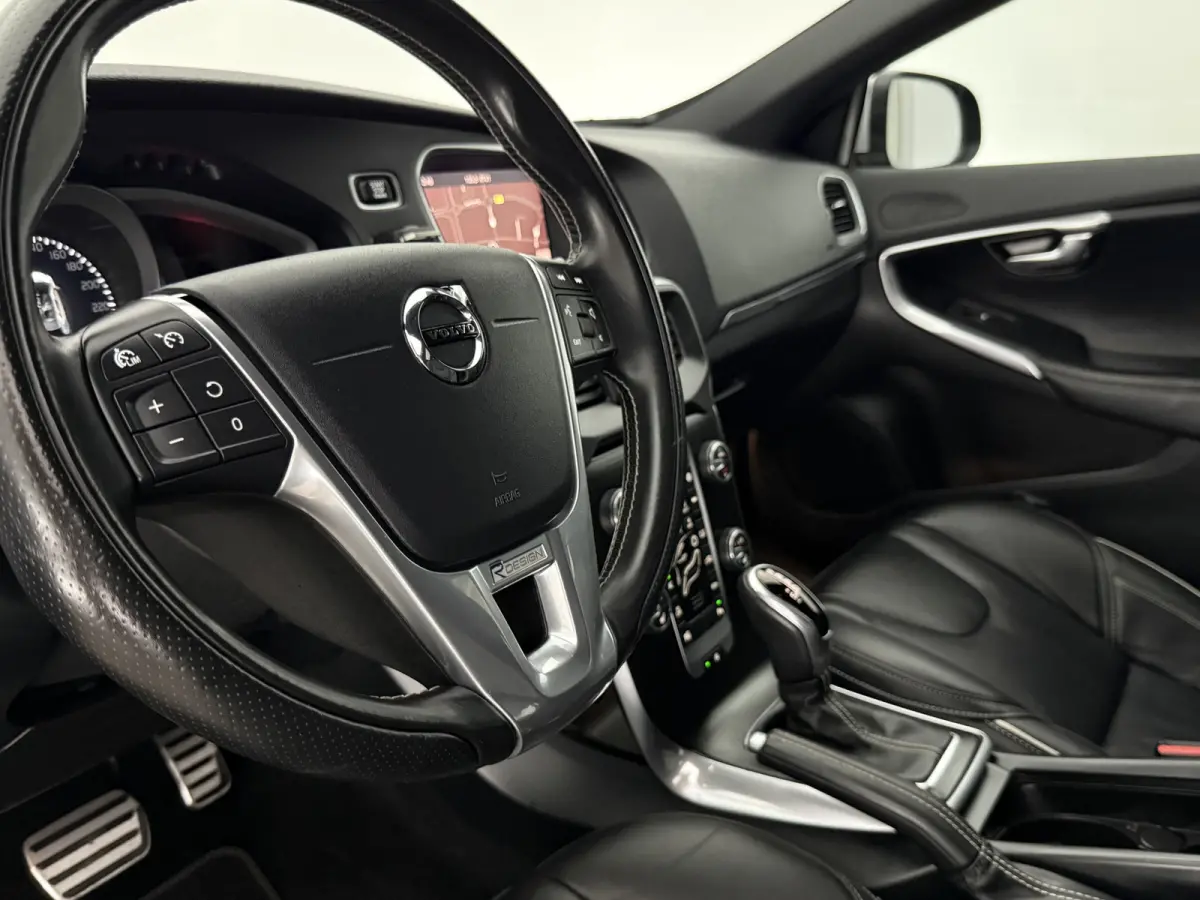 2.0 T4 Business Sport R-Design 191PK | Pano | Virtual | Camera | Cruise | Navi | Clima | LED | Parkeersens.