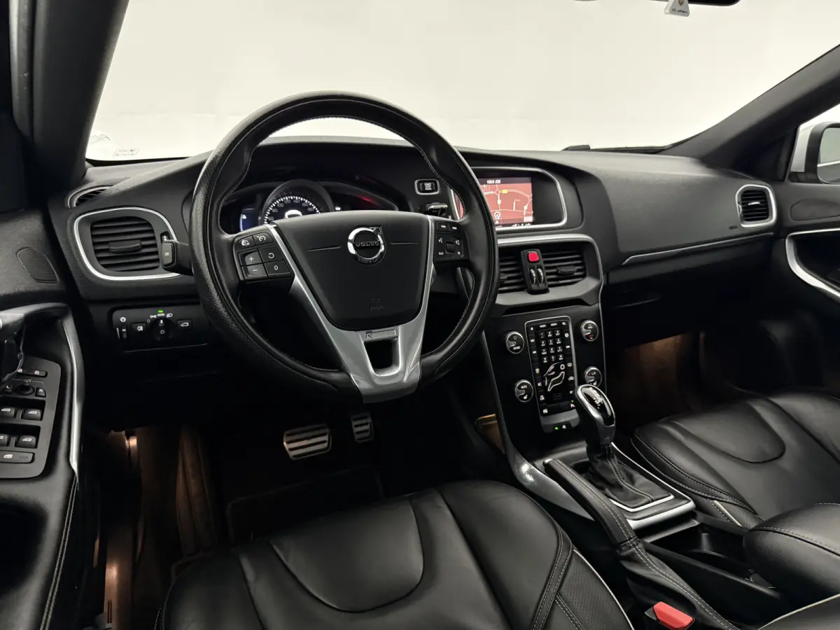 2.0 T4 Business Sport R-Design 191PK | Pano | Virtual | Camera | Cruise | Navi | Clima | LED | Parkeersens.