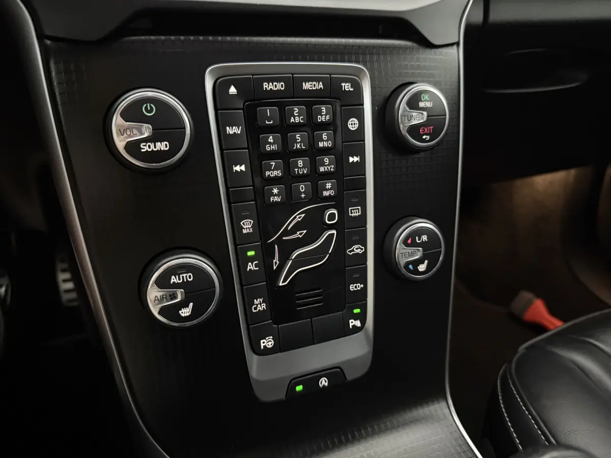 2.0 T4 Business Sport R-Design 191PK | Pano | Virtual | Camera | Cruise | Navi | Clima | LED | Parkeersens.