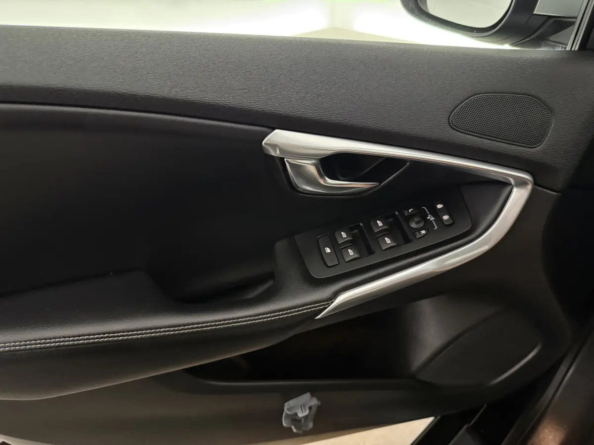 2.0 T4 Business Sport R-Design 191PK | Pano | Virtual | Camera | Cruise | Navi | Clima | LED | Parkeersens.