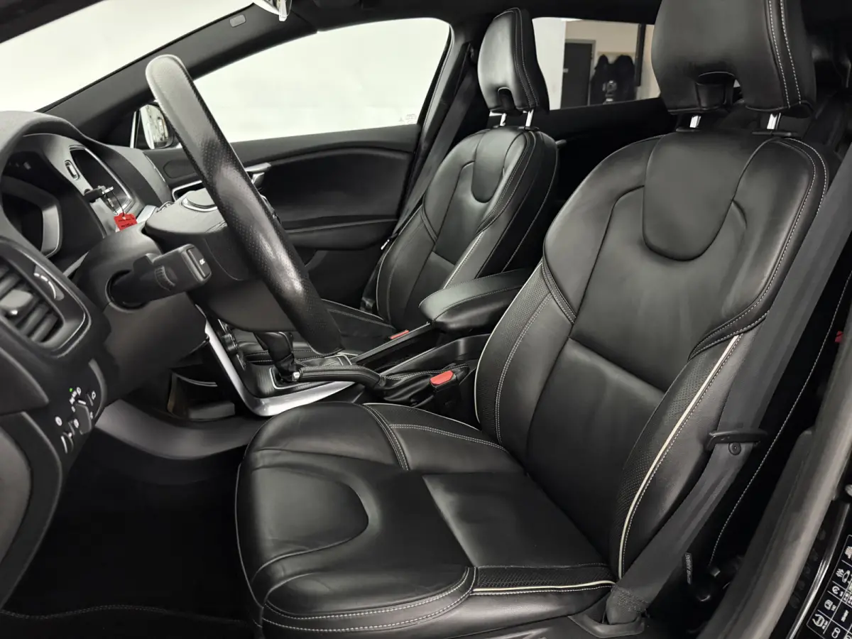 2.0 T4 Business Sport R-Design 191PK | Pano | Virtual | Camera | Cruise | Navi | Clima | LED | Parkeersens.