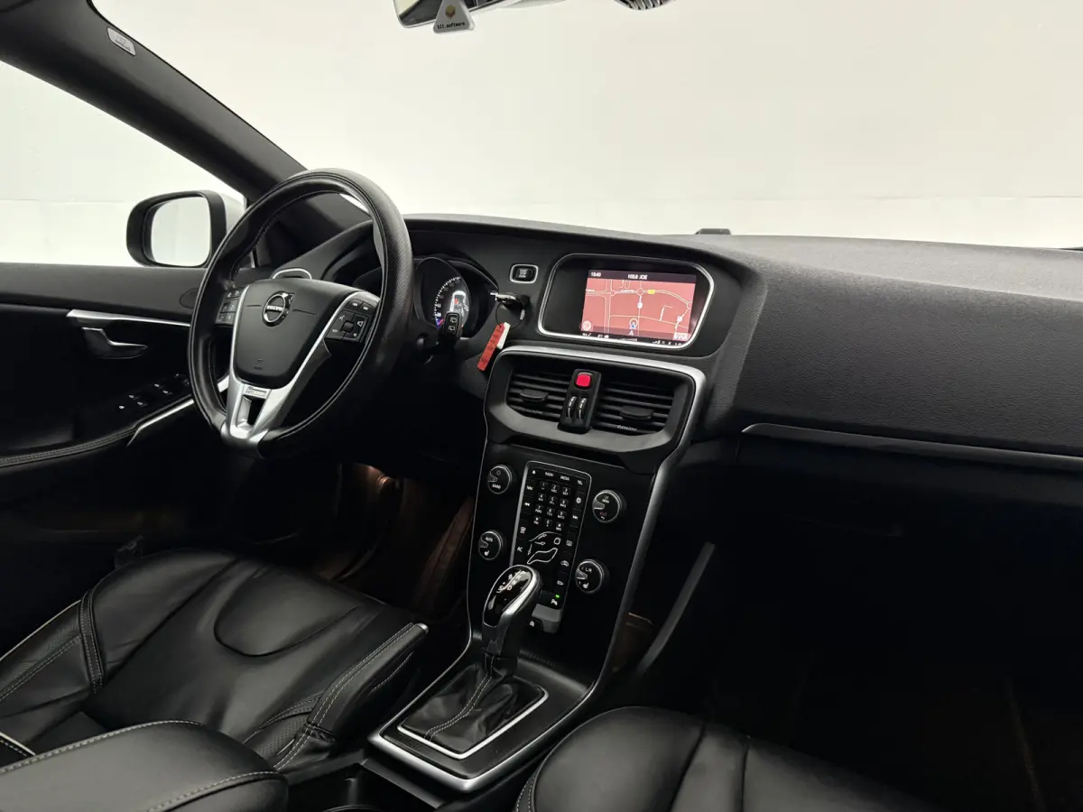 2.0 T4 Business Sport R-Design 191PK | Pano | Virtual | Camera | Cruise | Navi | Clima | LED | Parkeersens.