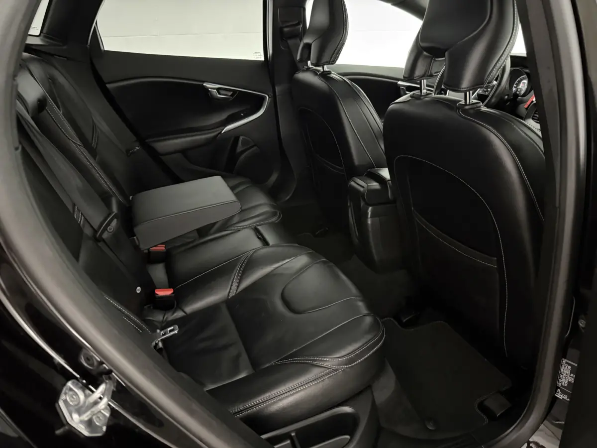 2.0 T4 Business Sport R-Design 191PK | Pano | Virtual | Camera | Cruise | Navi | Clima | LED | Parkeersens.