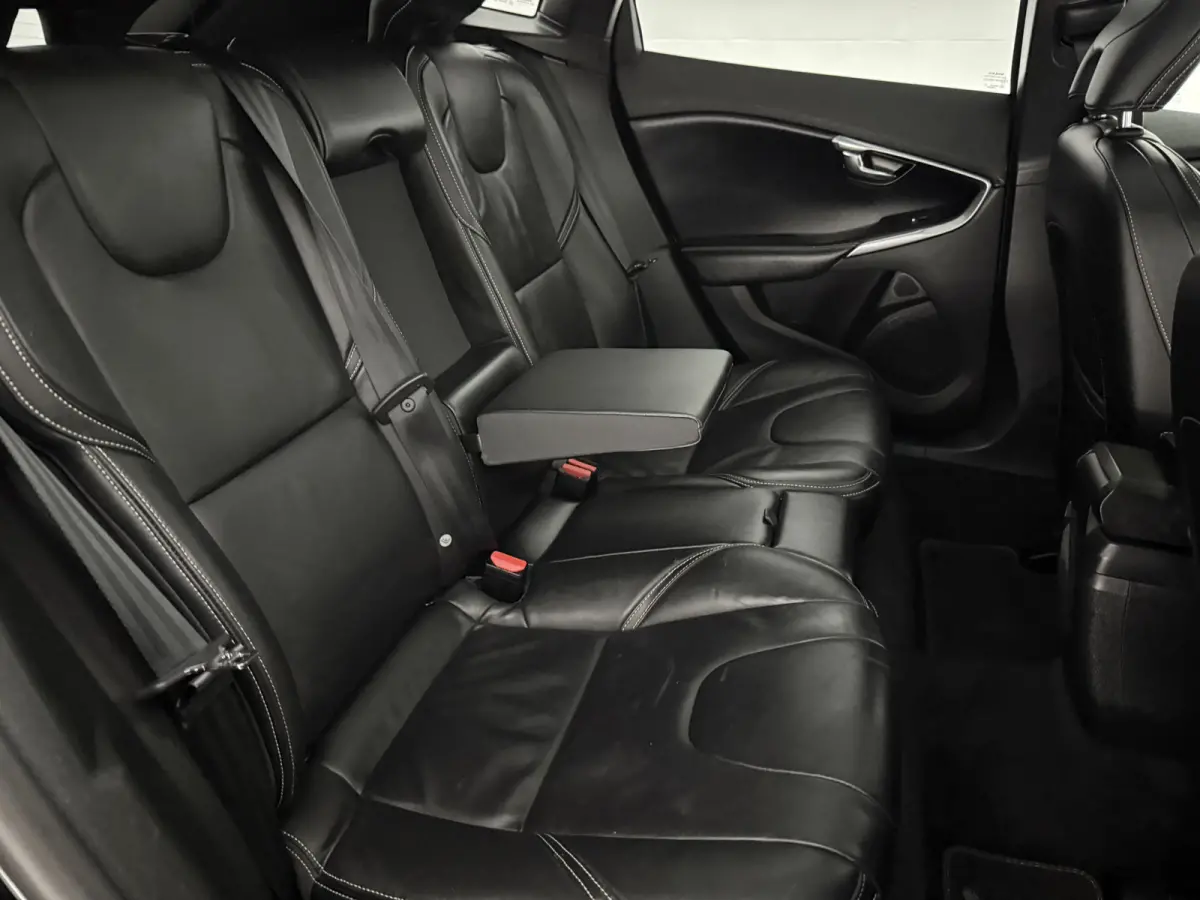 2.0 T4 Business Sport R-Design 191PK | Pano | Virtual | Camera | Cruise | Navi | Clima | LED | Parkeersens.