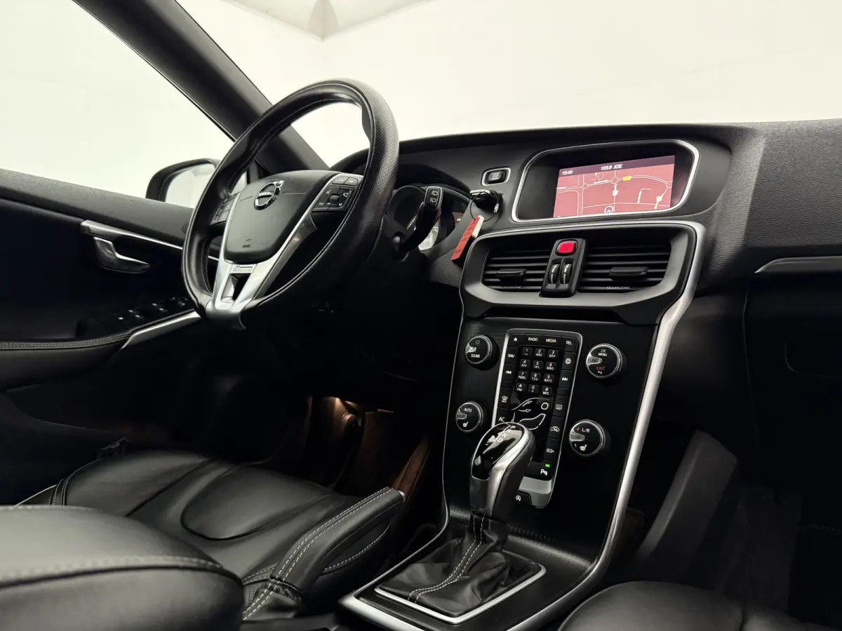 2.0 T4 Business Sport R-Design 191PK | Pano | Virtual | Camera | Cruise | Navi | Clima | LED | Parkeersens.