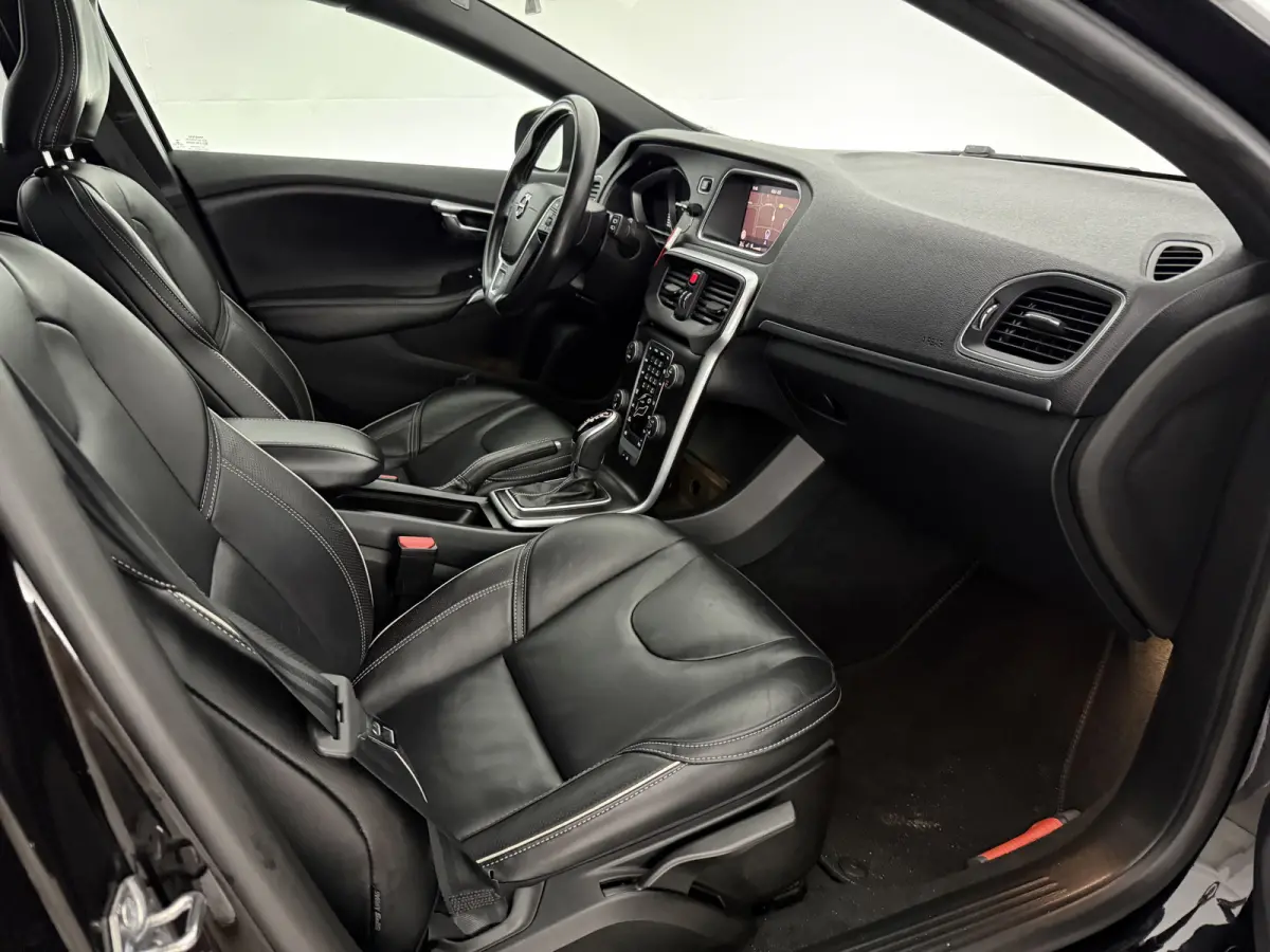 2.0 T4 Business Sport R-Design 191PK | Pano | Virtual | Camera | Cruise | Navi | Clima | LED | Parkeersens.