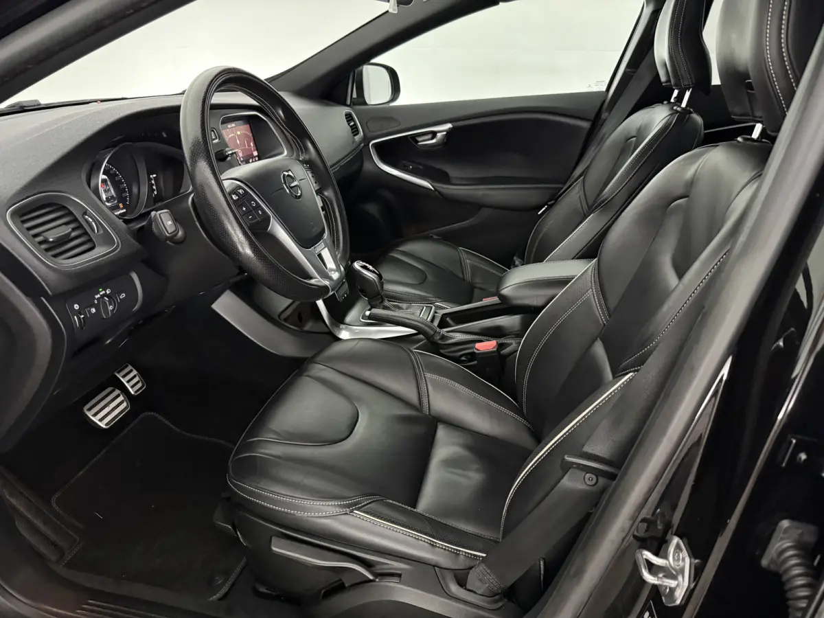 2.0 T4 Business Sport R-Design 191PK | Pano | Virtual | Camera | Cruise | Navi | Clima | LED | Parkeersens.
