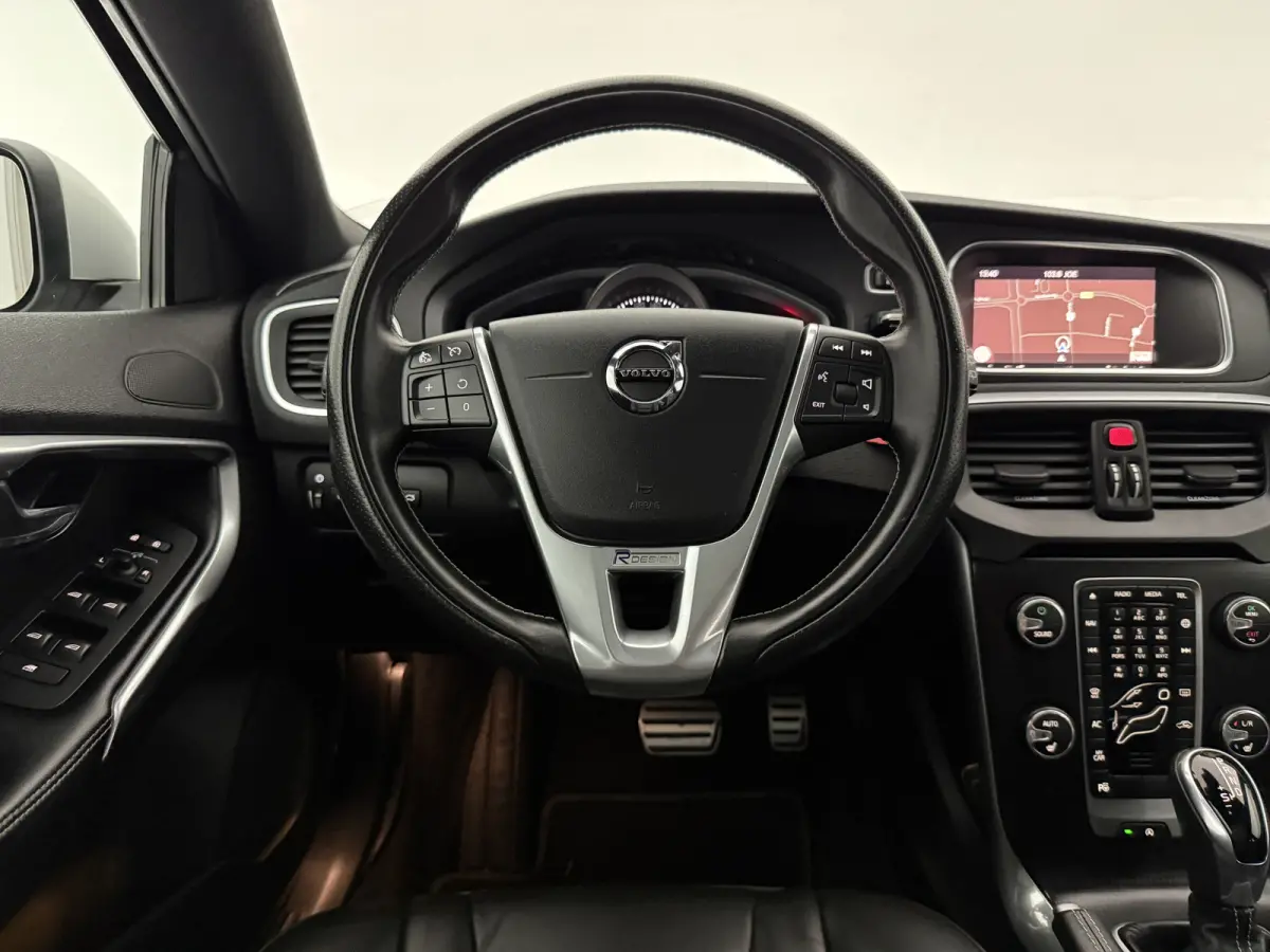 2.0 T4 Business Sport R-Design 191PK | Pano | Virtual | Camera | Cruise | Navi | Clima | LED | Parkeersens.