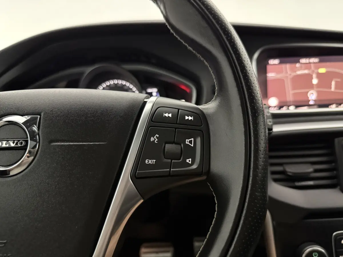 2.0 T4 Business Sport R-Design 191PK | Pano | Virtual | Camera | Cruise | Navi | Clima | LED | Parkeersens.