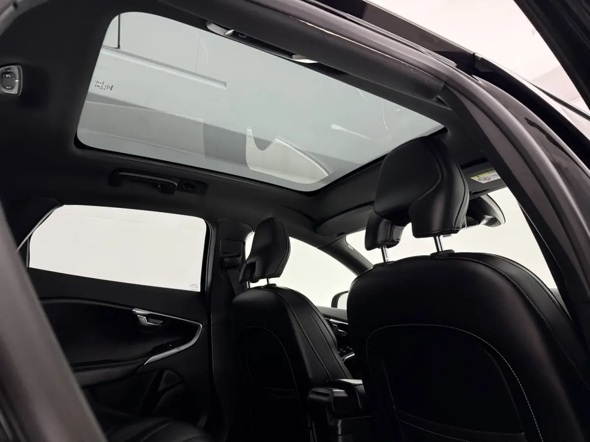 2.0 T4 Business Sport R-Design 191PK | Pano | Virtual | Camera | Cruise | Navi | Clima | LED | Parkeersens.