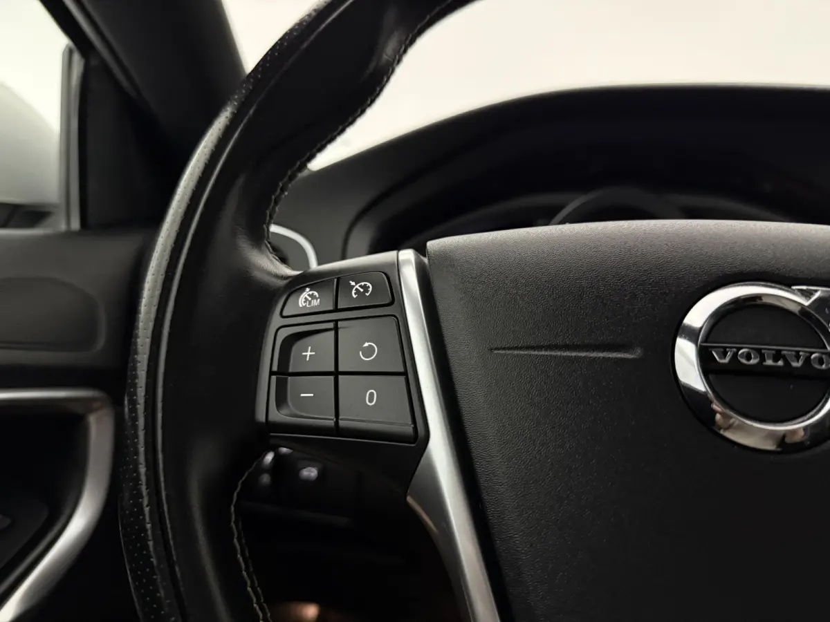 2.0 T4 Business Sport R-Design 191PK | Pano | Virtual | Camera | Cruise | Navi | Clima | LED | Parkeersens.