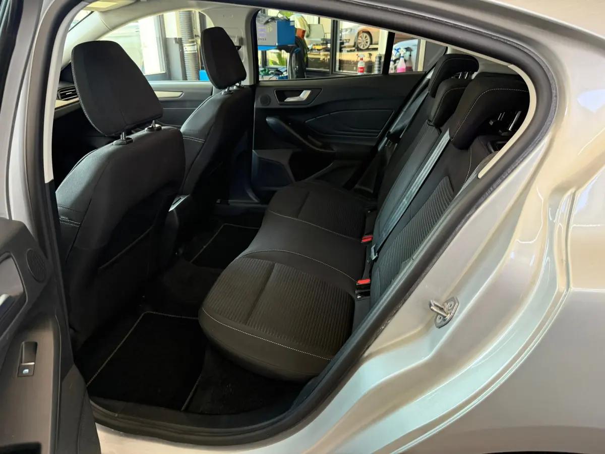 1.0 EcoBoost Hybrid Titanium X, Apple Carplay/Android,Navigatie,Stuurverwarming,Stoelverwarming