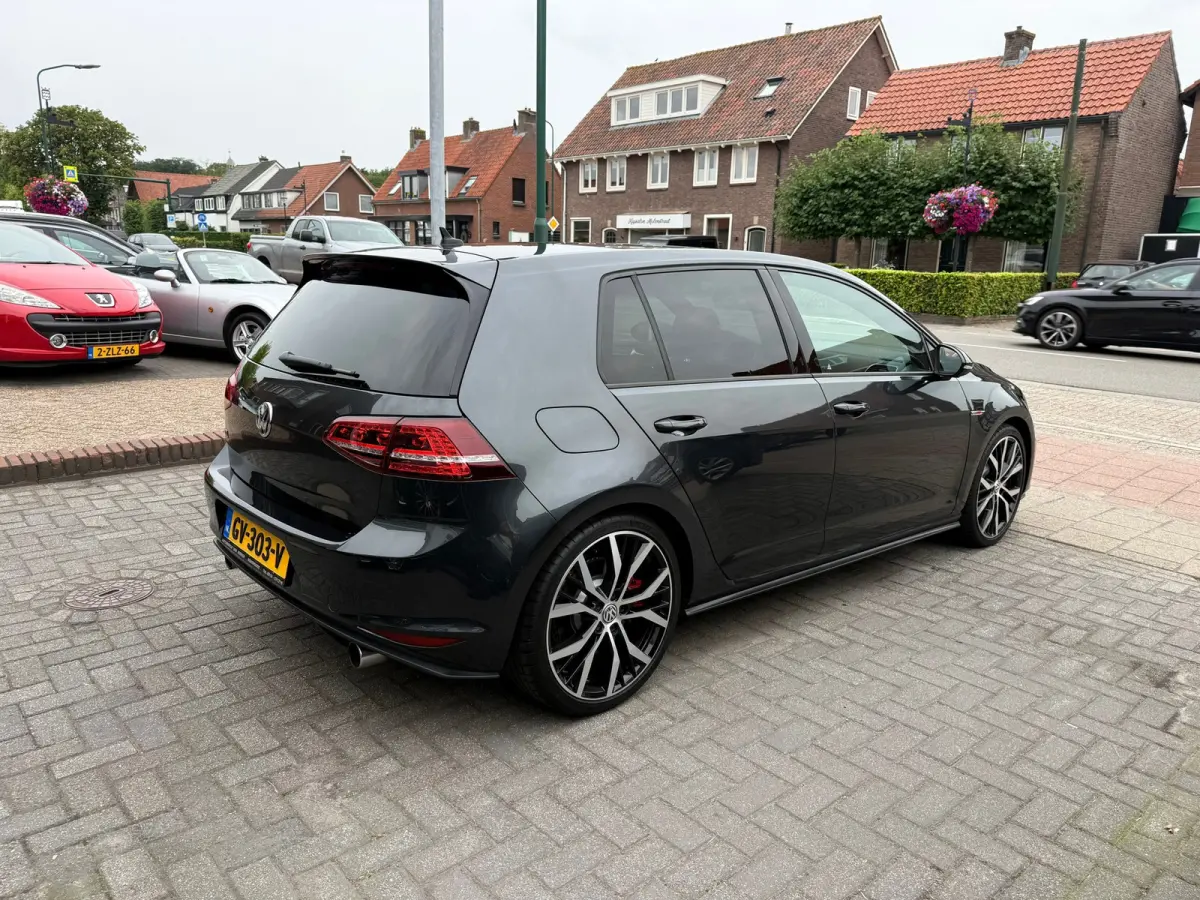 2.0 TSI GTI Performance, NAP,Panoramadak,Stoelverwarming, Leder,19 Inch.L.M.Velgen