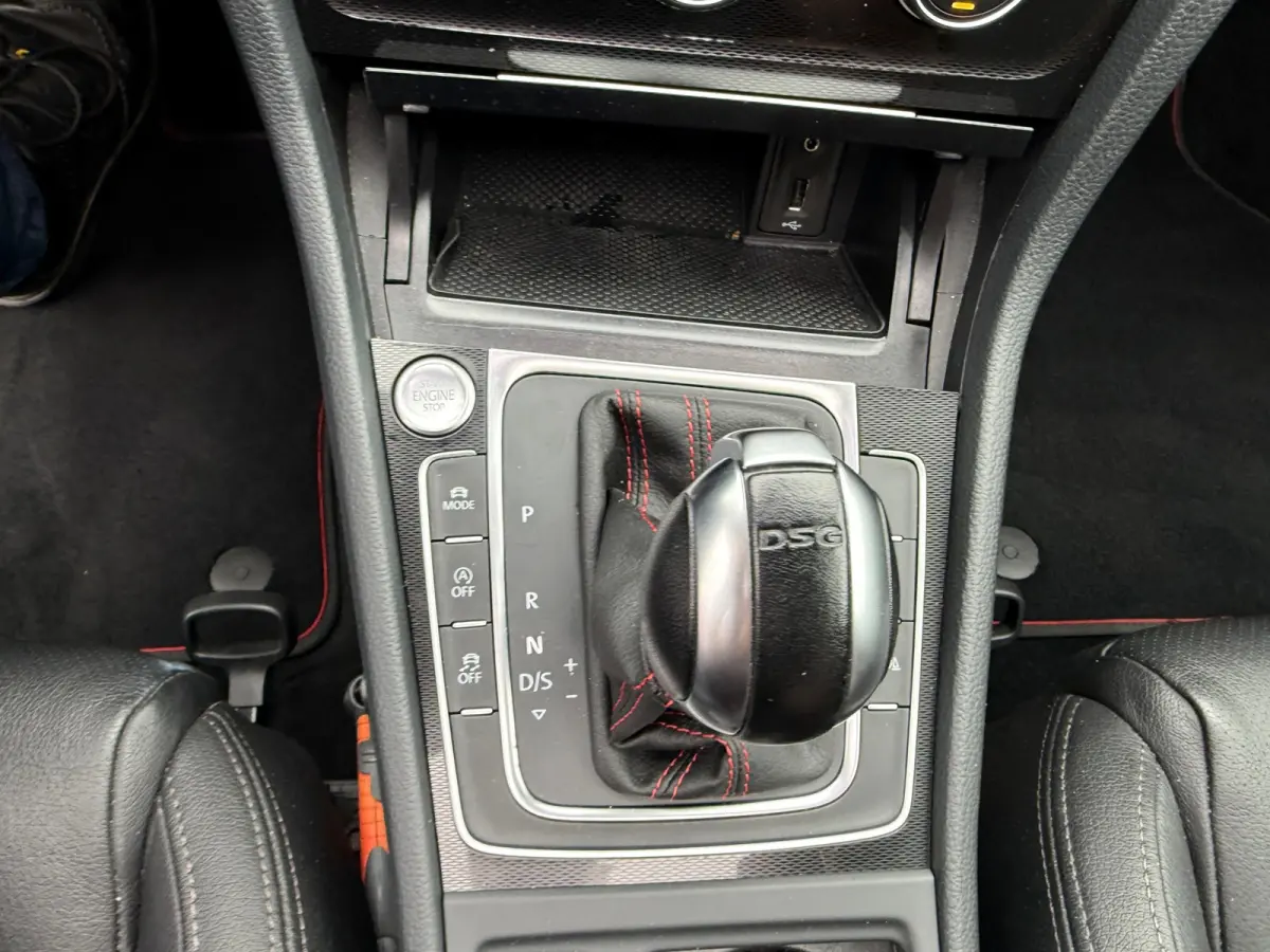2.0 TSI GTI Performance, NAP,Panoramadak,Stoelverwarming, Leder,19 Inch.L.M.Velgen