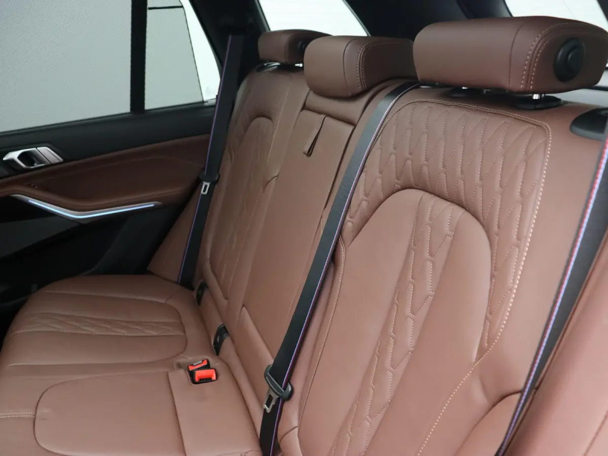 xDrive50e M Sportpakket Pro | Travel Pack | Innovation Pack | Comfort Pack | Integral Active Steering | Trekhaak | Panoramadak | Comfortzetels + Stoelventilatie | Driving Assistant Professio