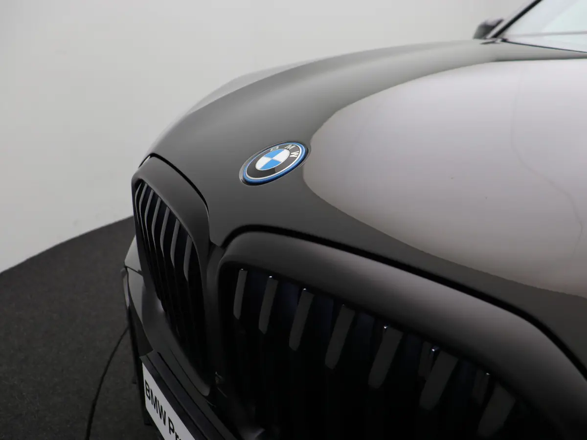 xDrive50e M Sportpakket Pro | Travel Pack | Innovation Pack | Comfort Pack | Integral Active Steering | Trekhaak | Panoramadak | Comfortzetels + Stoelventilatie | Driving Assistant Professio