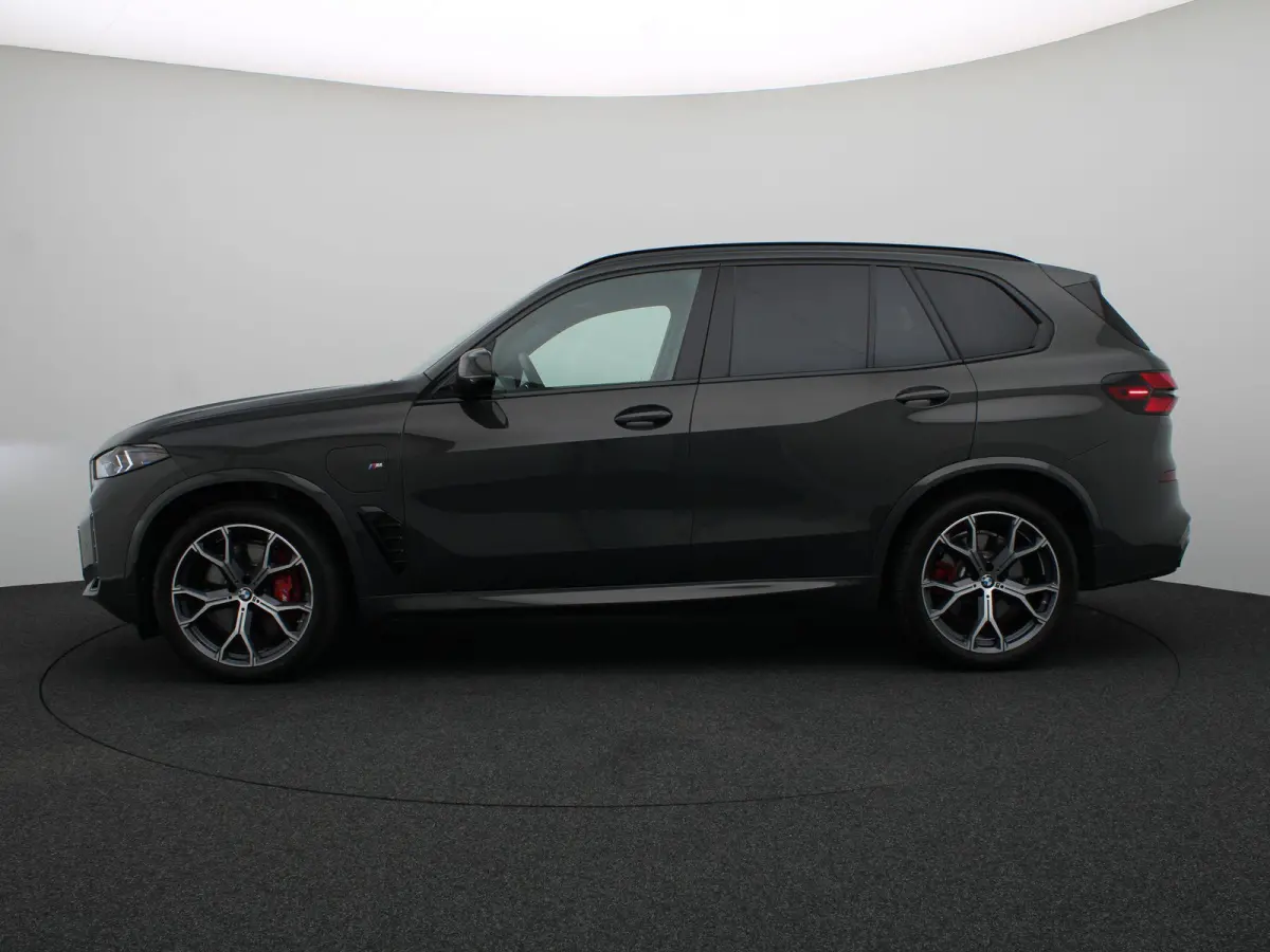 xDrive50e M Sportpakket Pro | Travel Pack | Innovation Pack | Comfort Pack | Integral Active Steering | Trekhaak | Panoramadak | Comfortzetels + Stoelventilatie | Driving Assistant Professio