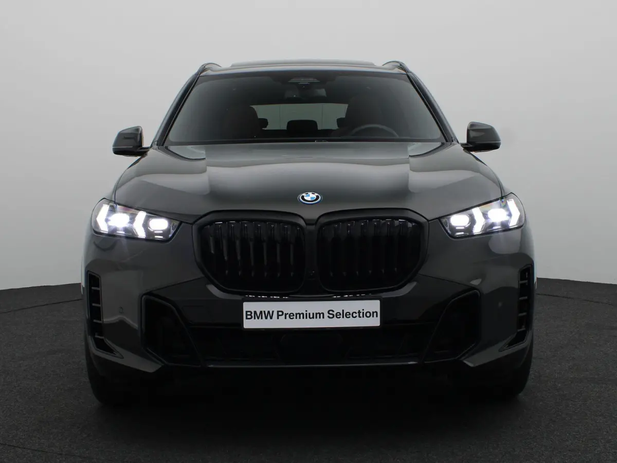 xDrive50e M Sportpakket Pro | Travel Pack | Innovation Pack | Comfort Pack | Integral Active Steering | Trekhaak | Panoramadak | Comfortzetels + Stoelventilatie | Driving Assistant Professio