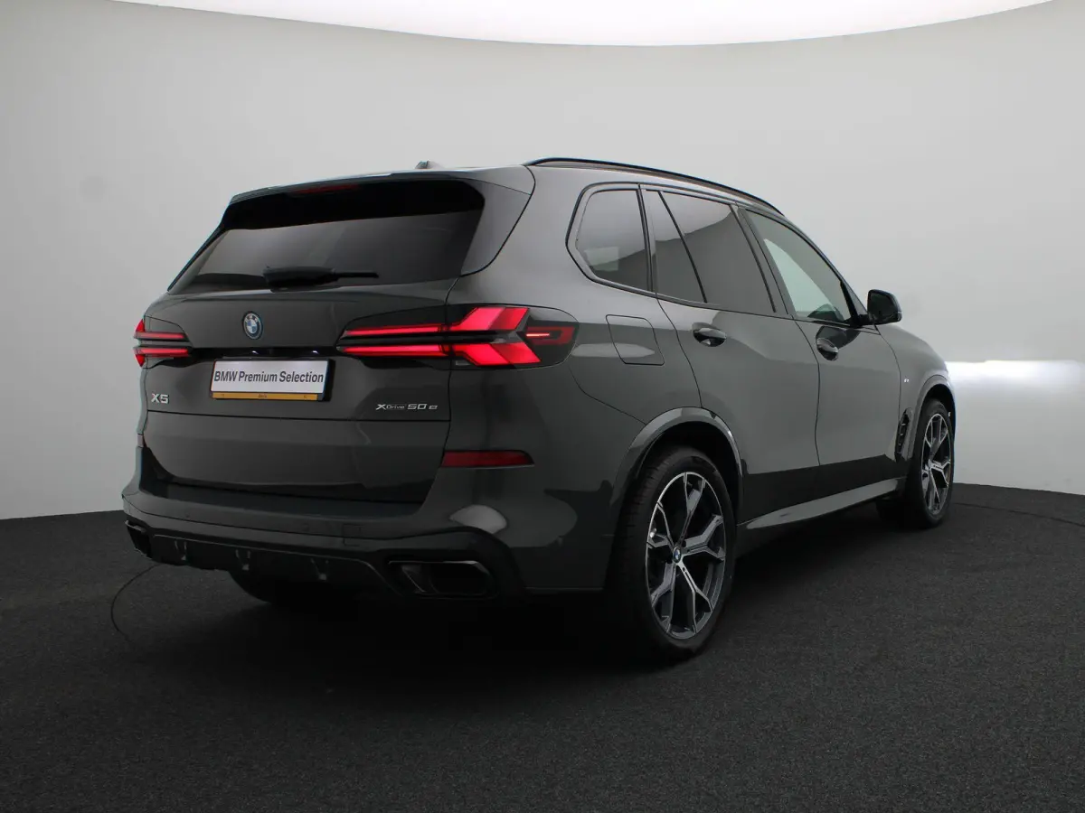 xDrive50e M Sportpakket Pro | Travel Pack | Innovation Pack | Comfort Pack | Integral Active Steering | Trekhaak | Panoramadak | Comfortzetels + Stoelventilatie | Driving Assistant Professio