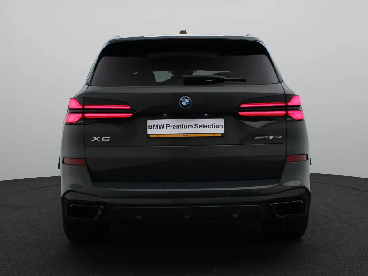 xDrive50e M Sportpakket Pro | Travel Pack | Innovation Pack | Comfort Pack | Integral Active Steering | Trekhaak | Panoramadak | Comfortzetels + Stoelventilatie | Driving Assistant Professio