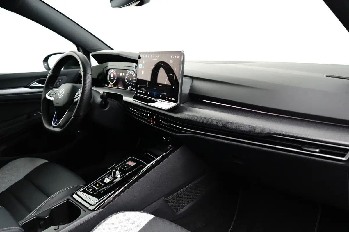 1.5 TSI eHybrid 272PK GTE | Achteruitrijcamera | Dode-hoek detectie | Elektrische stoel met geheugen | Schuif-kanteldak | Head-up | Trekhaak wegklapbaar | VERLENGDE GARANTIE
