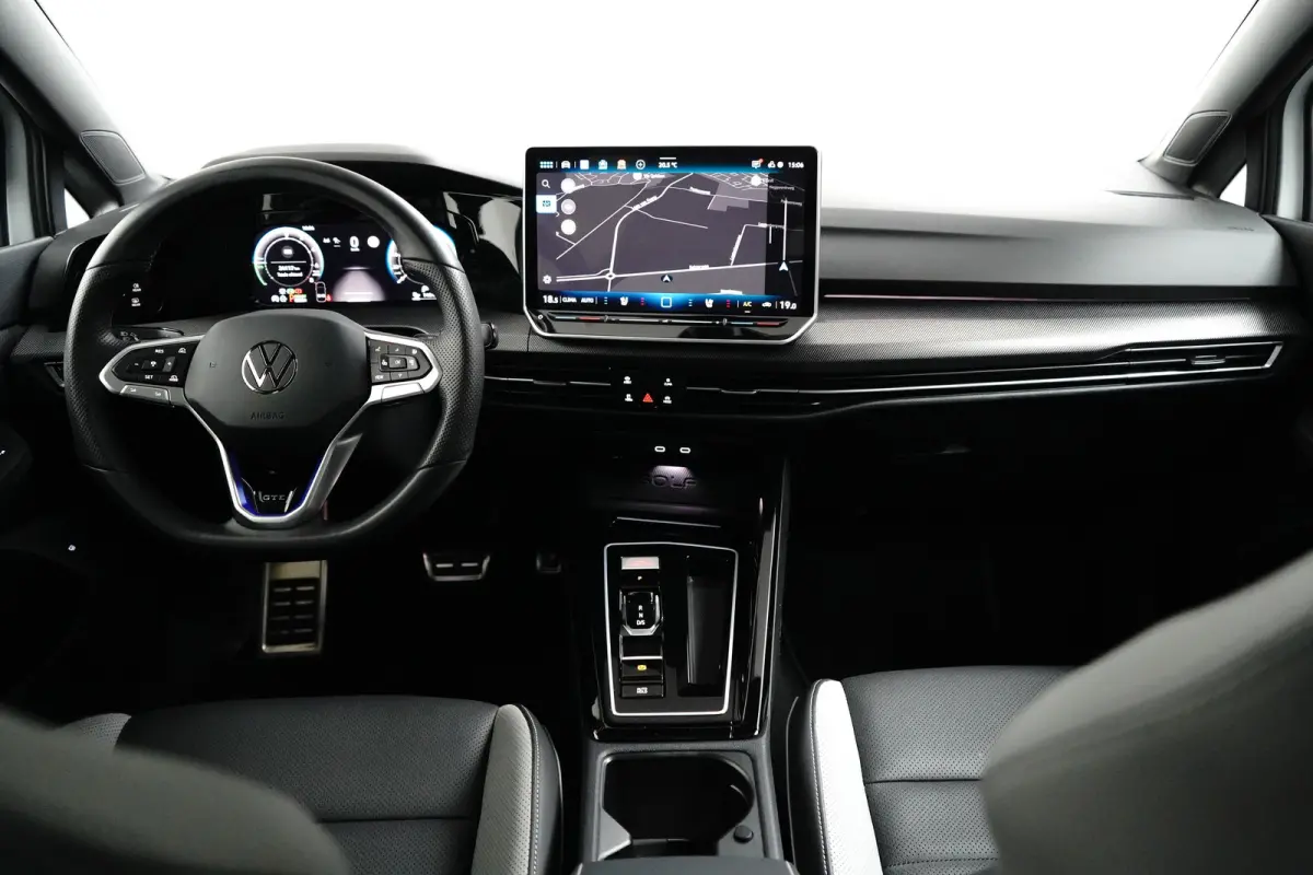 1.5 TSI eHybrid 272PK GTE | Achteruitrijcamera | Dode-hoek detectie | Elektrische stoel met geheugen | Schuif-kanteldak | Head-up | Trekhaak wegklapbaar | VERLENGDE GARANTIE