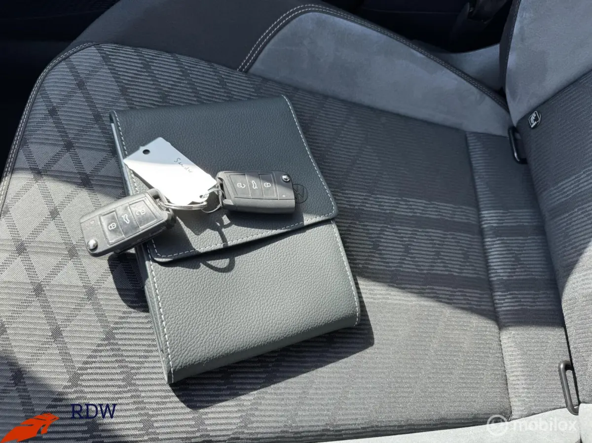 1.5 TSI R-Line IQ-LIGHT/VIRTUAL/CARPLAY/KEYLESS