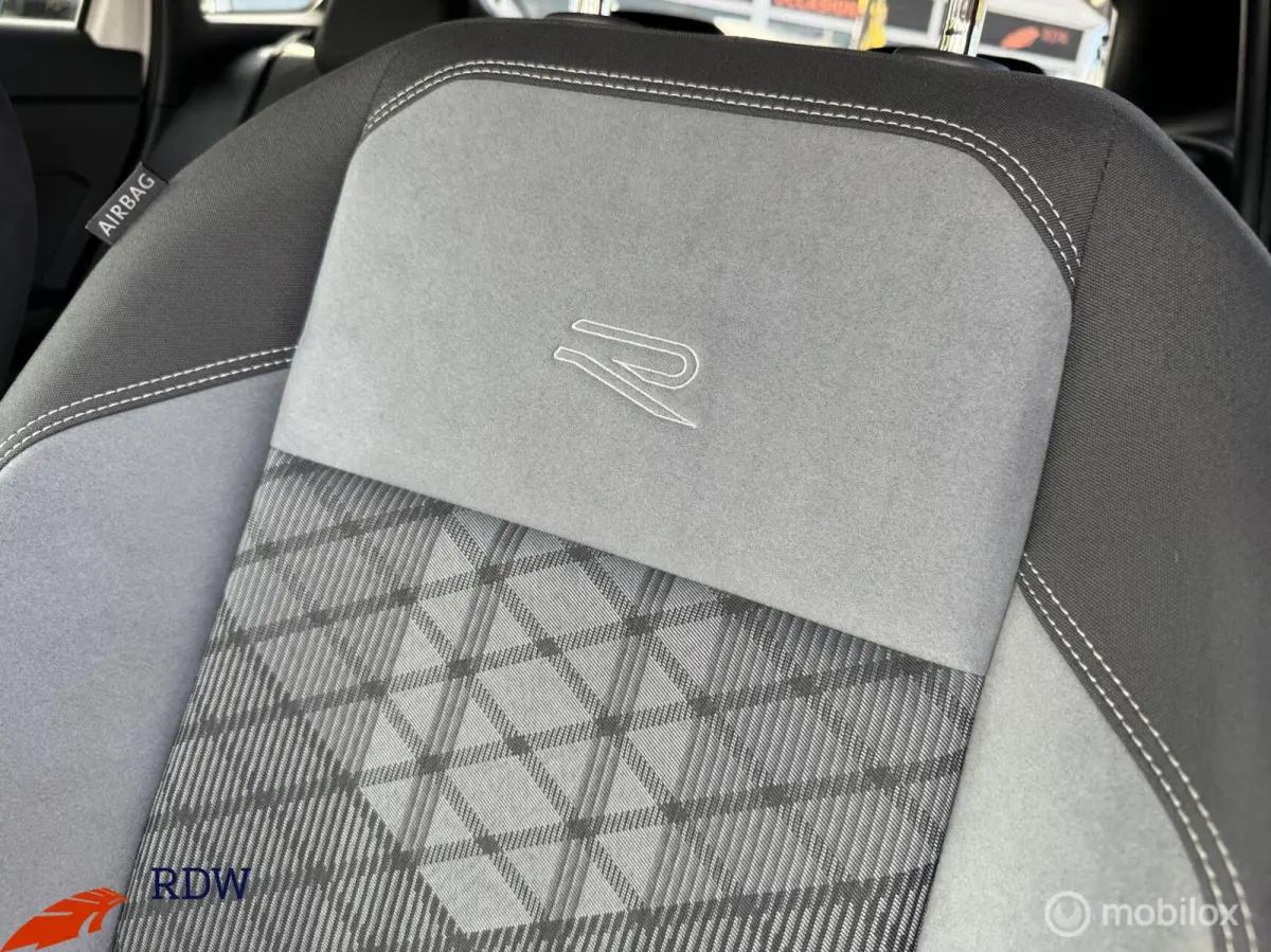 1.5 TSI R-Line IQ-LIGHT/VIRTUAL/CARPLAY/KEYLESS