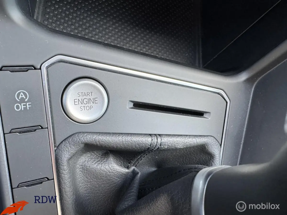 1.5 TSI R-Line IQ-LIGHT/VIRTUAL/CARPLAY/KEYLESS