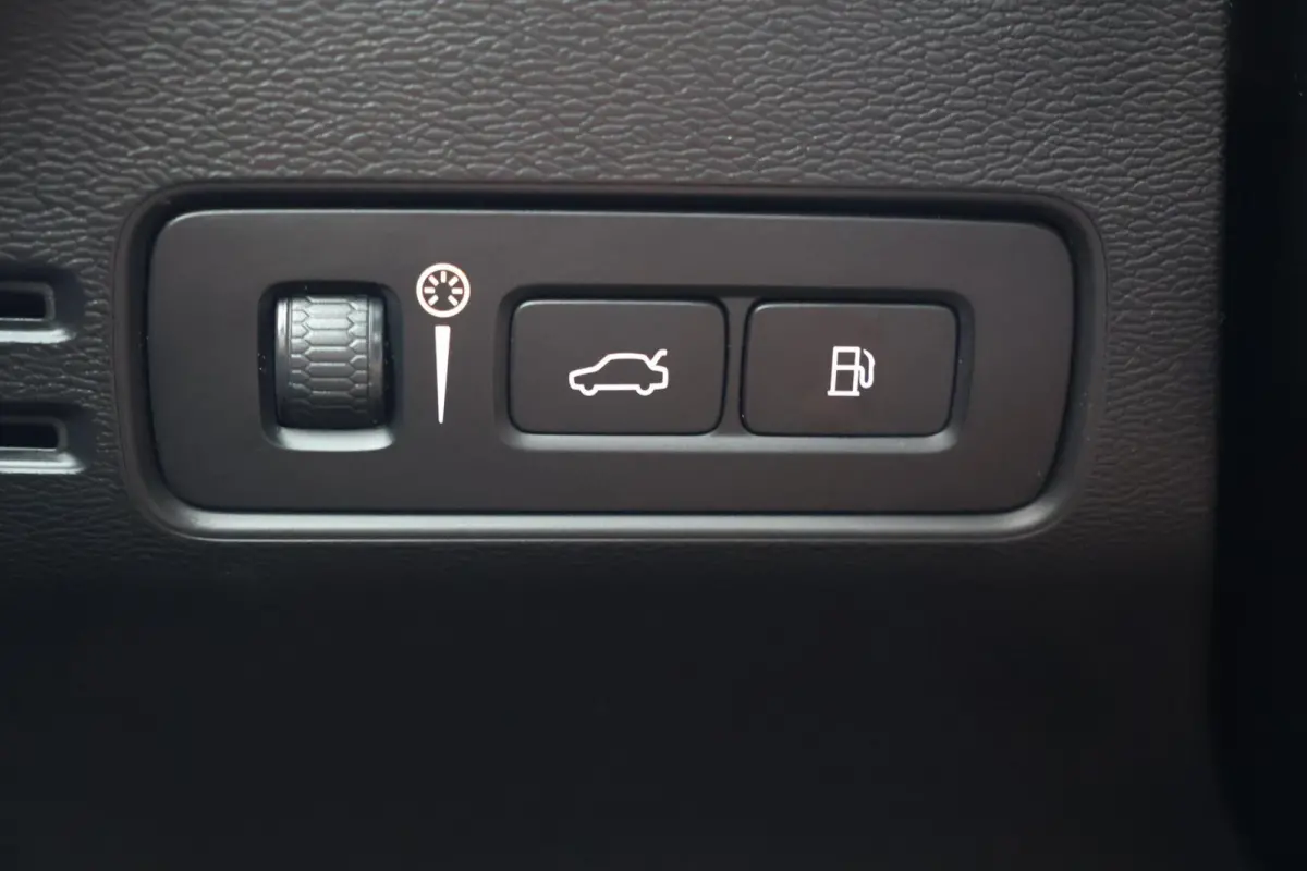 T4 R-Design | Stoelverwarming | Parkeercamera | Panoramadak | H/K | Glossy Black | Keyless