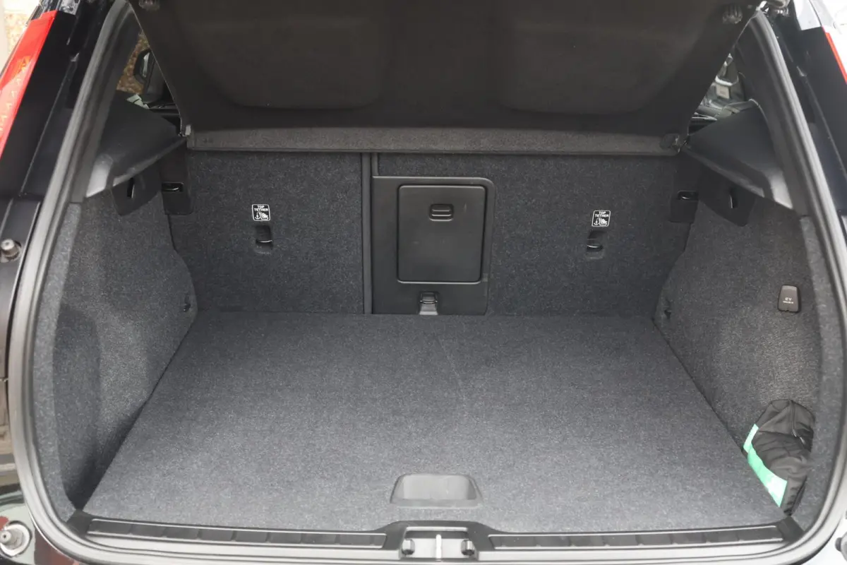 T4 R-Design | Stoelverwarming | Parkeercamera | Panoramadak | H/K | Glossy Black | Keyless