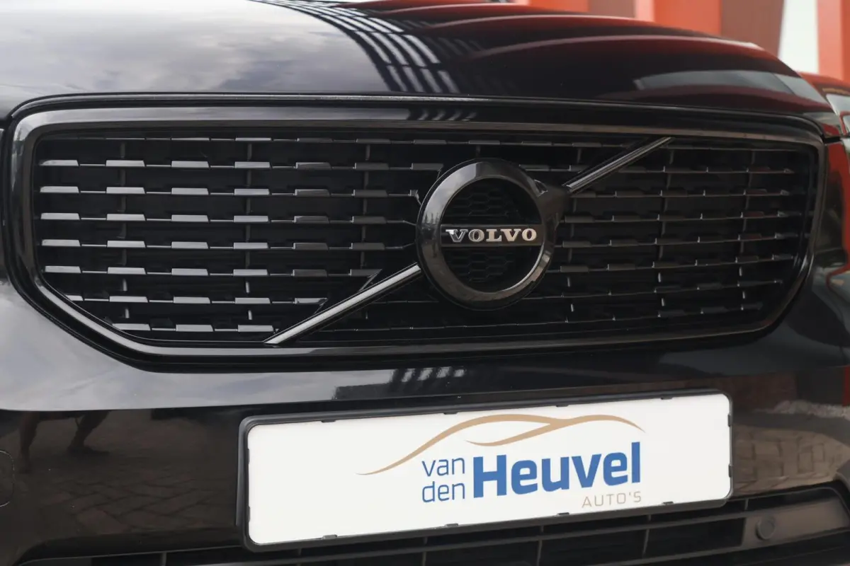 T4 R-Design | Stoelverwarming | Parkeercamera | Panoramadak | H/K | Glossy Black | Keyless